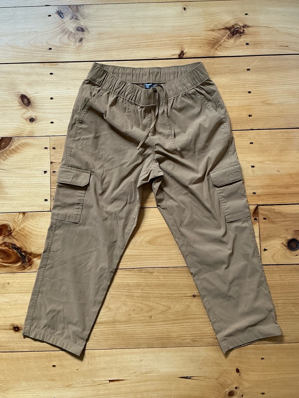 Eddie Bauer Women's Cropped Cargo Pants Tan Khaki Elastic Waist Size 8
